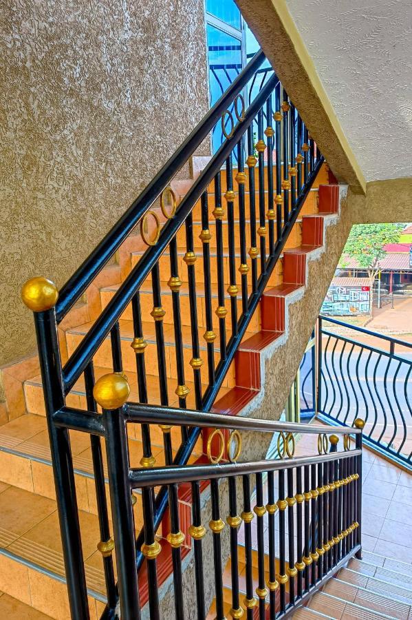 Peace Of Mind Suites Entebbe Exterior photo